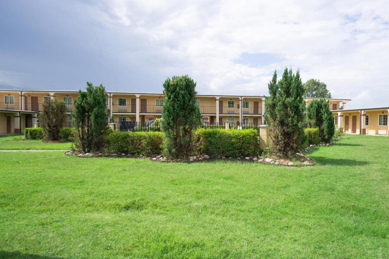 Woodridge Inn And Suites Маями Екстериор снимка
